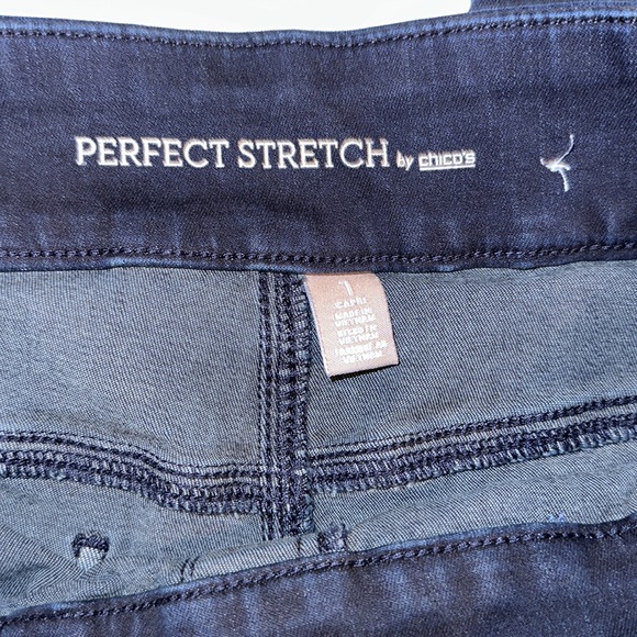 Chico’s Perfect Stretch Jegging Capri SZ 8 Medium Dark Wash Denim Stretch EUC - Picture 4 of 5